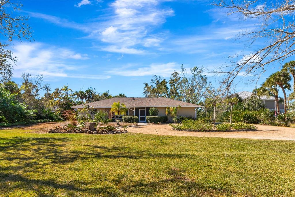 Photo of 950 Oxford Drive, Englewood, FL 34223 (MLS # N6142928)