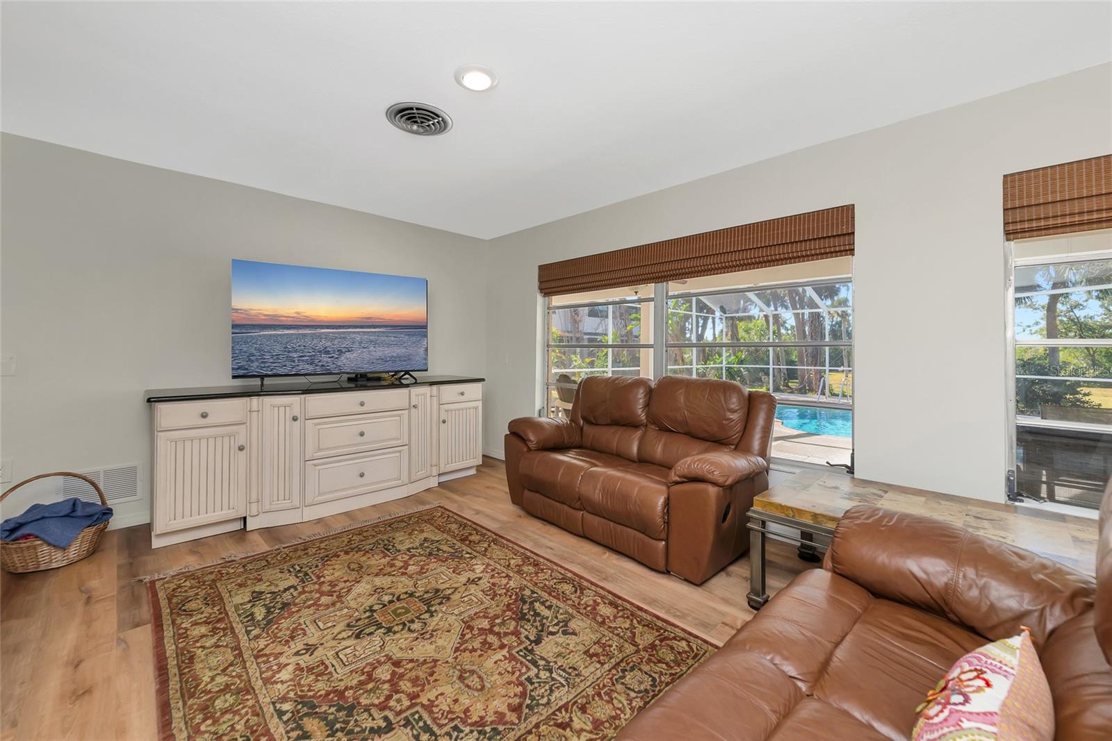 OXFORD MANOR - Residential