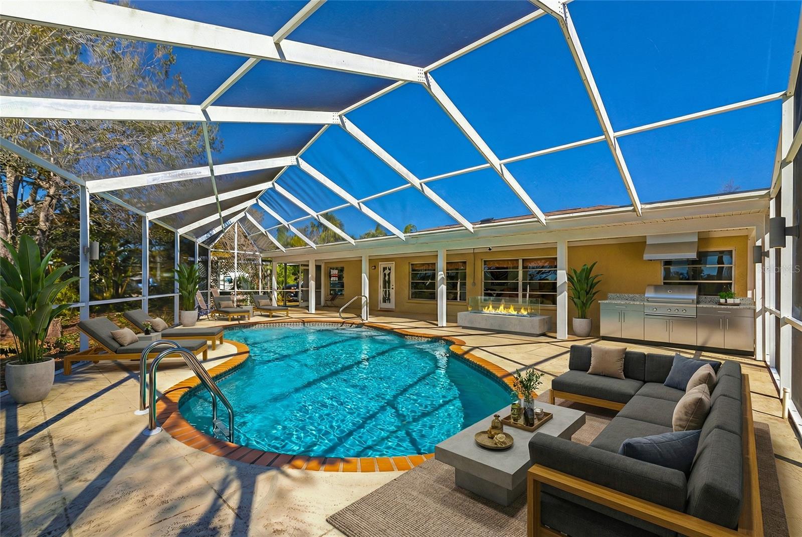 OXFORD MANOR - Residential