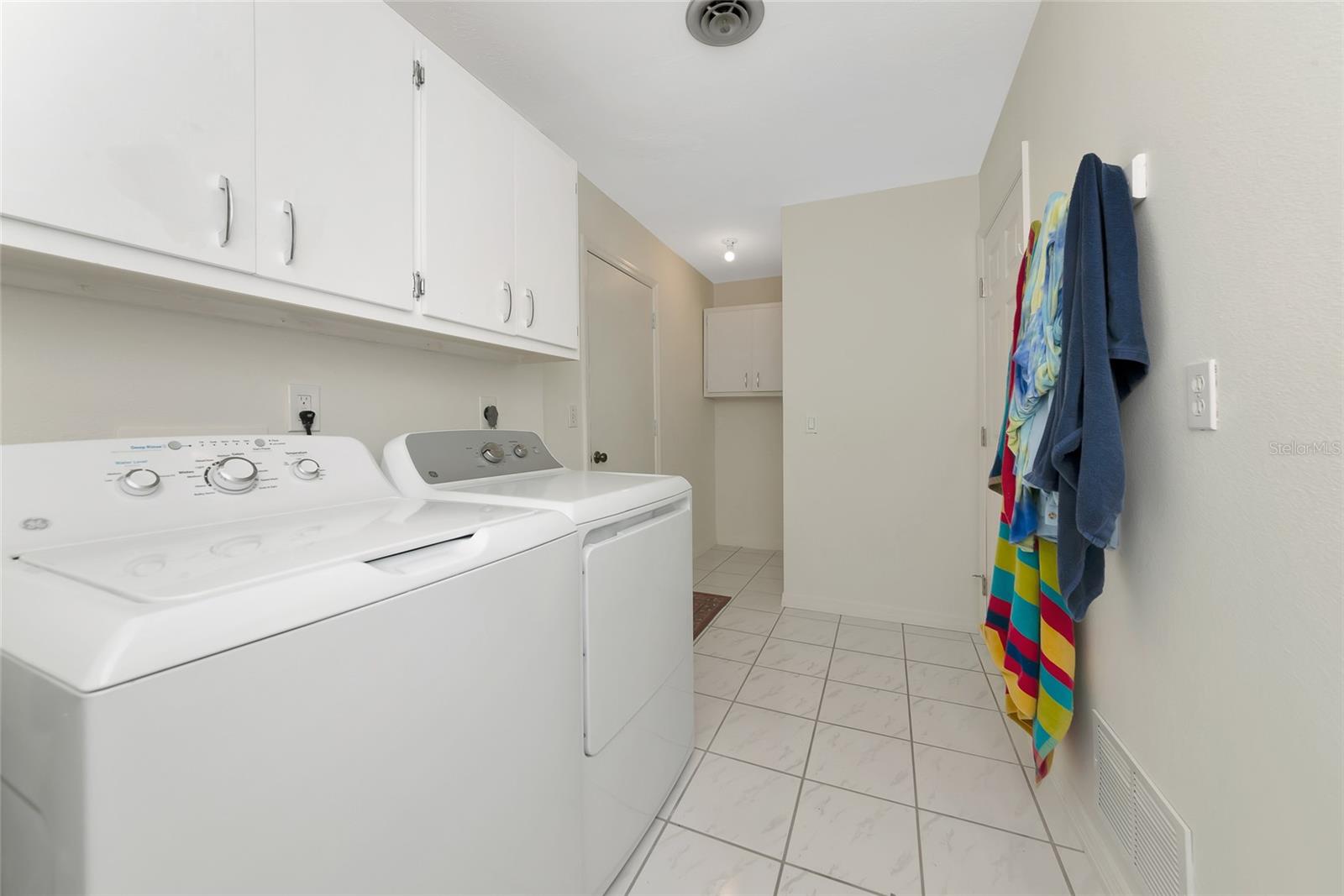 OXFORD MANOR - Residential