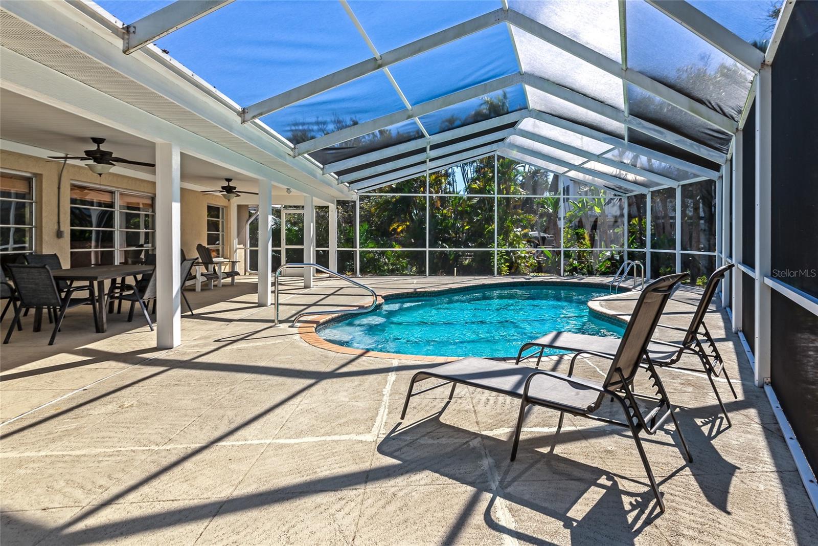 OXFORD MANOR - Residential