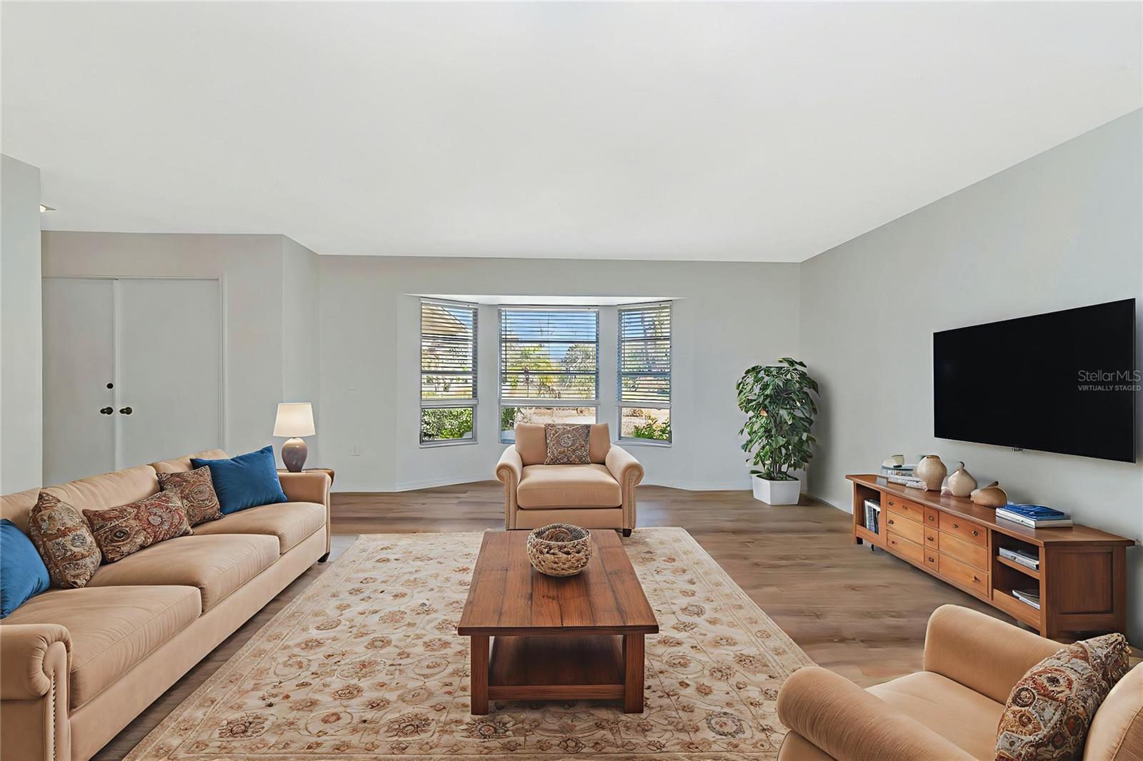 OXFORD MANOR - Residential