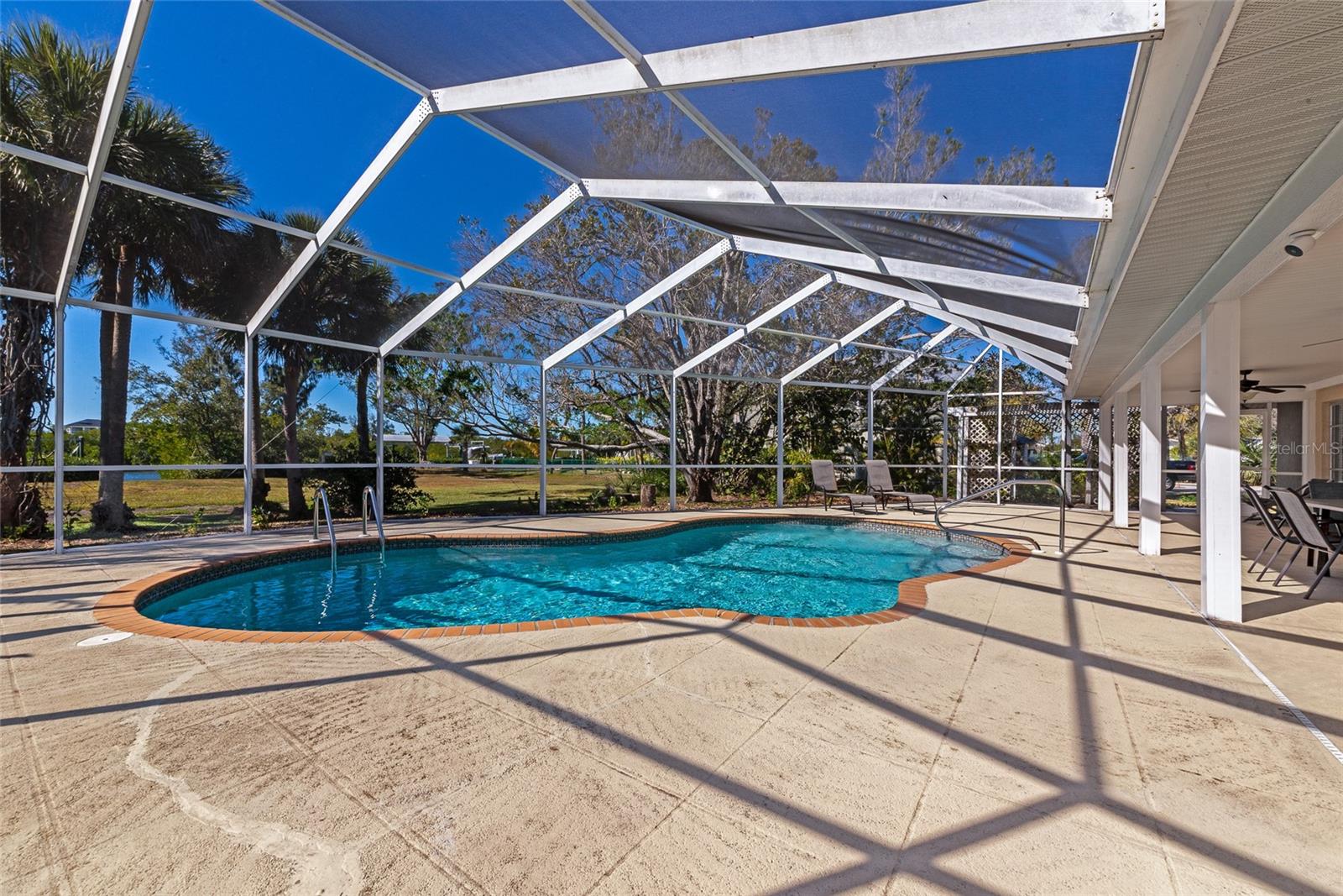 OXFORD MANOR - Residential