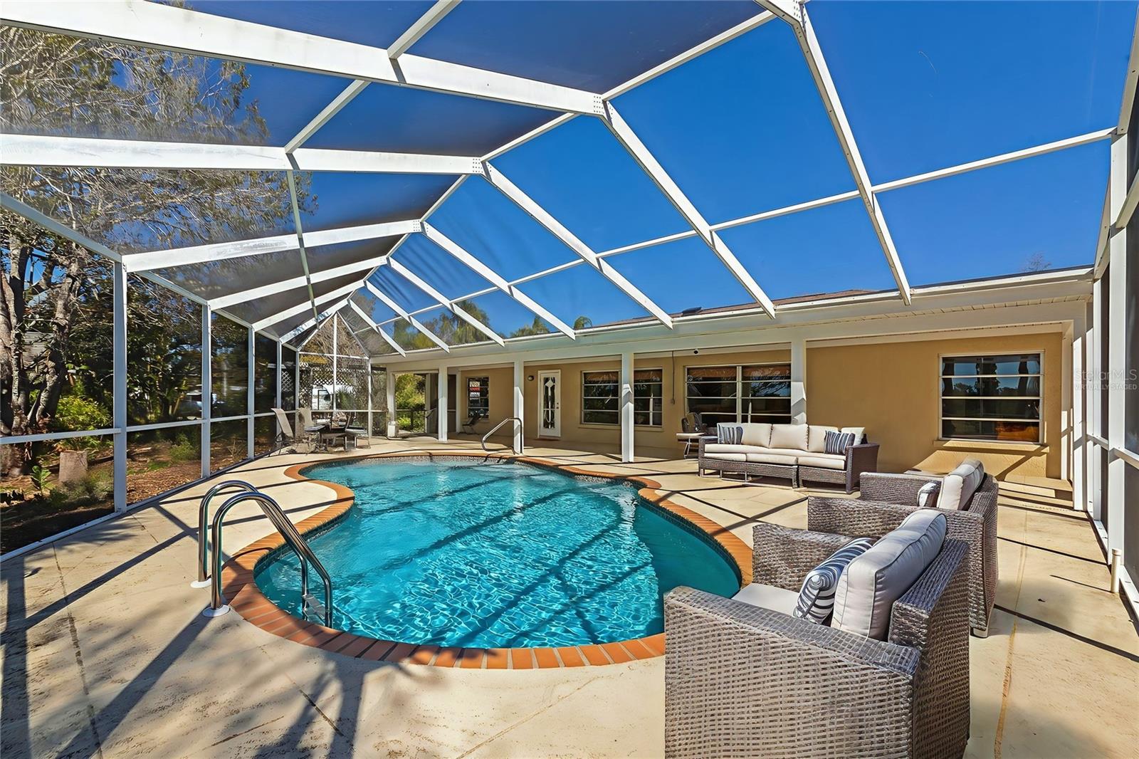 OXFORD MANOR - Residential