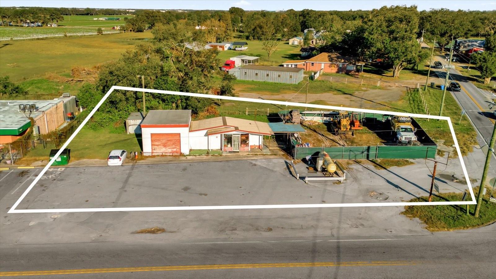 AVAILABLE FOR THE FIRST TIME IN 30 YEARS! "Jiggs Junction" in Plant City, originally built as a gas station and currently operated as a propane shop. Over half an acre on the corner of Coronet and Medulla Rd. Location could be reverted back to gas station or used as a car lot, among many other options! Call today for more info.