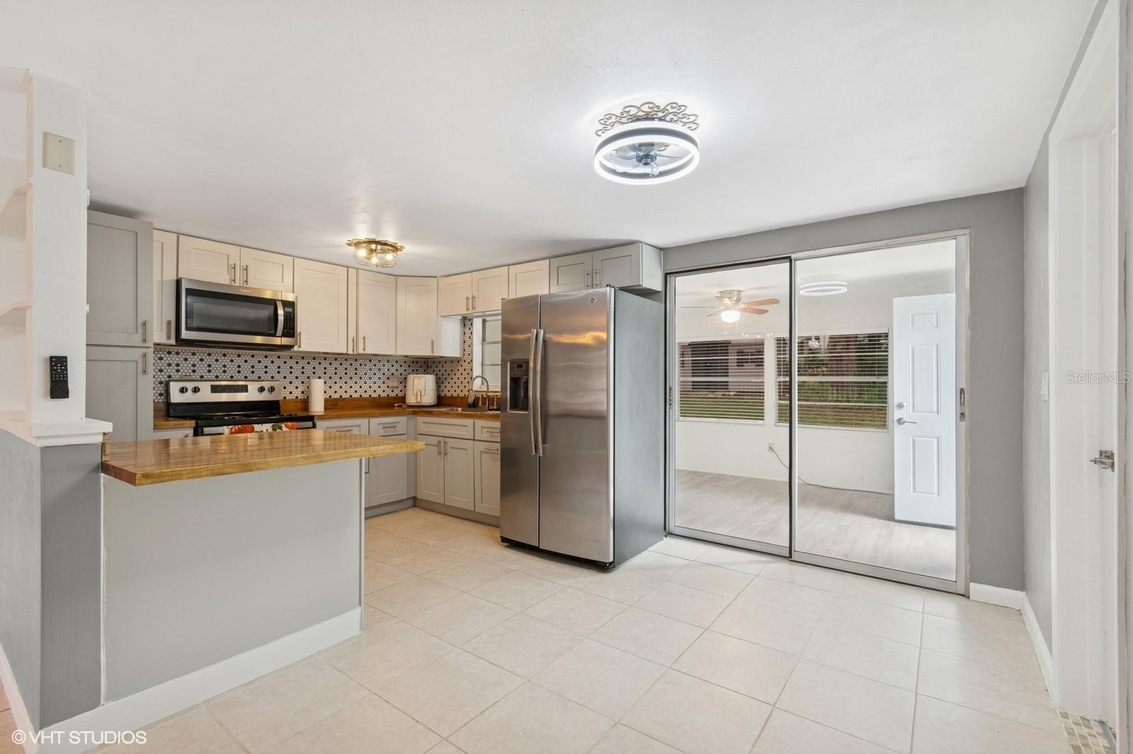 BEVERLY HILLS UNIT 02 - Residential