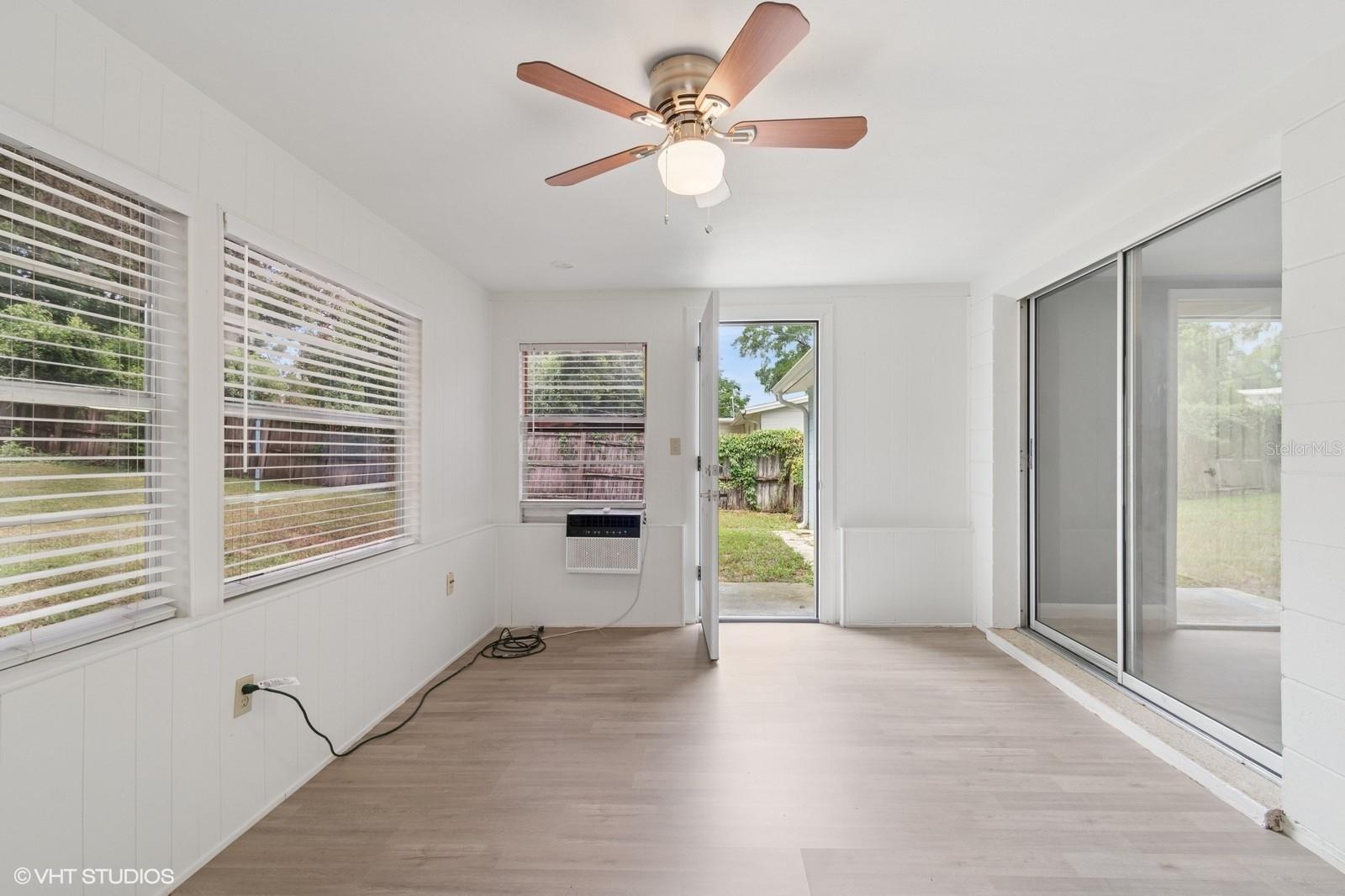 BEVERLY HILLS UNIT 02 - Residential