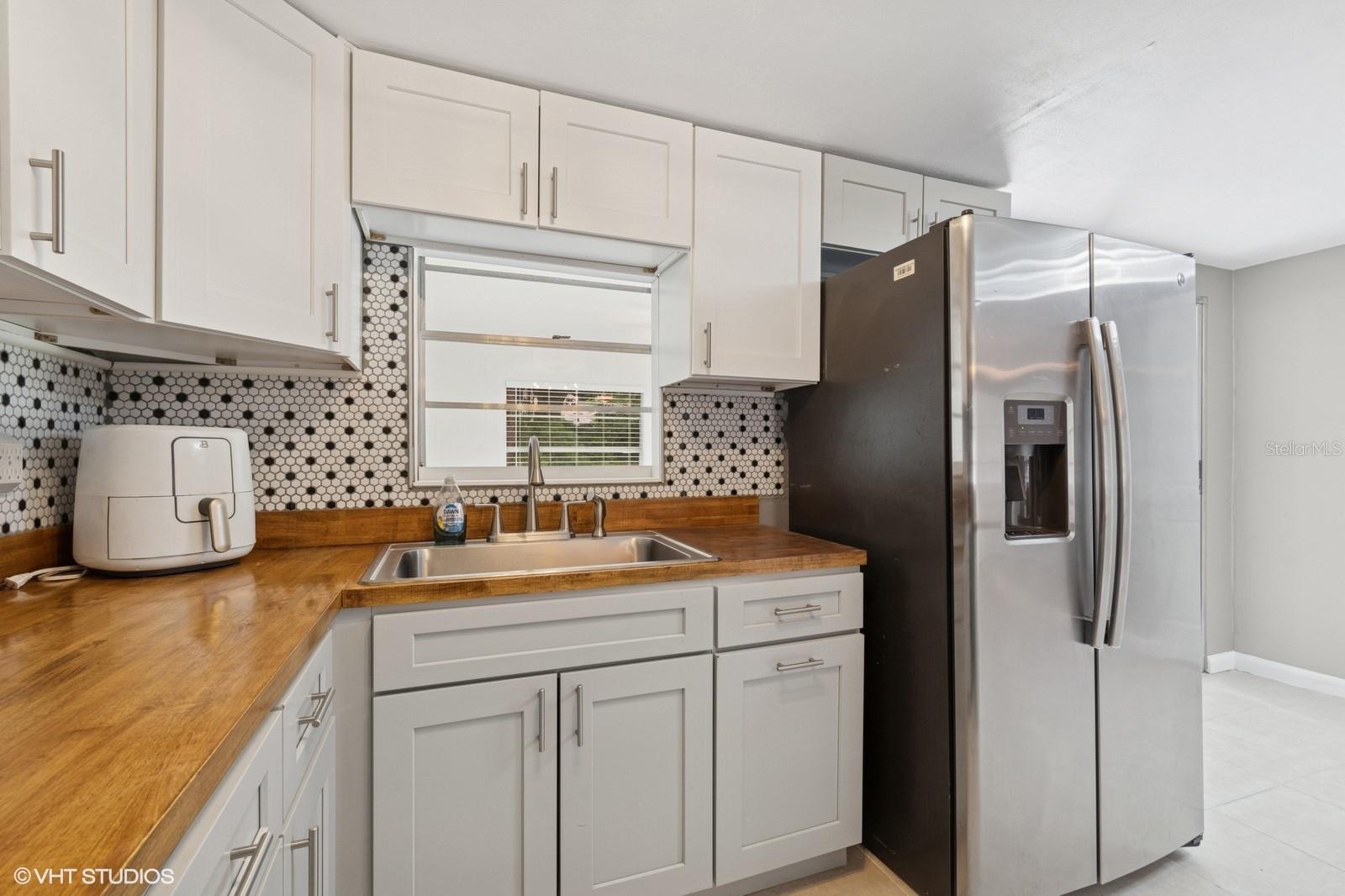 BEVERLY HILLS UNIT 02 - Residential