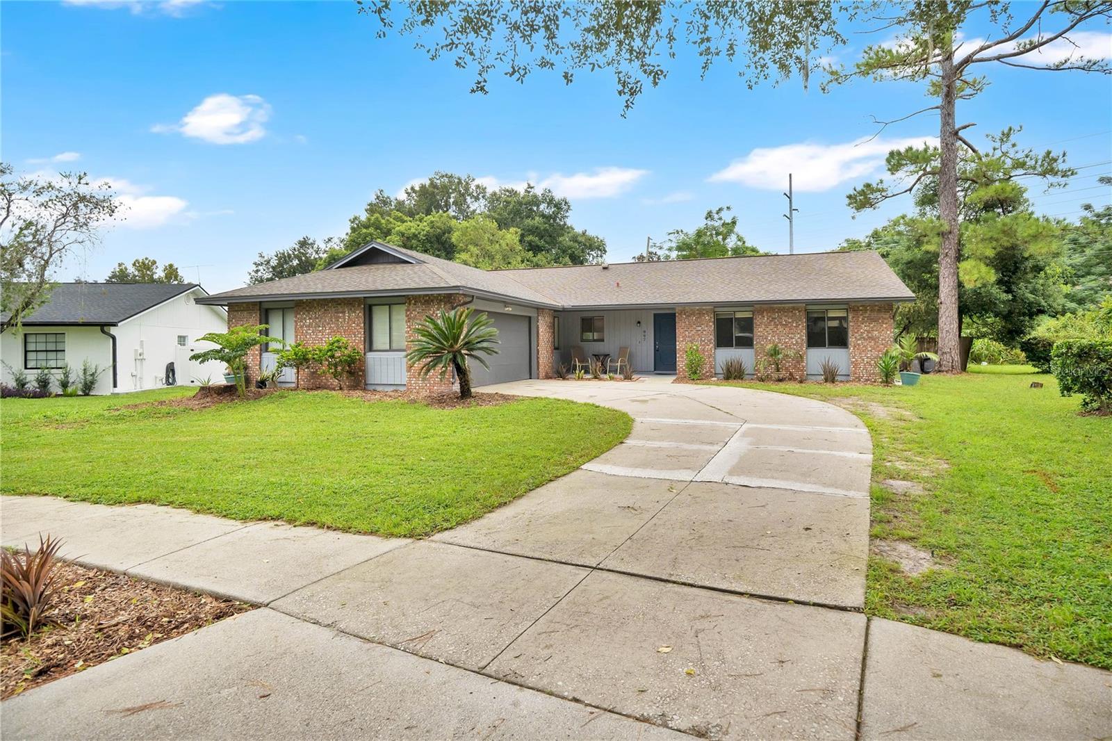 867 BENCHWOOD DRIVE