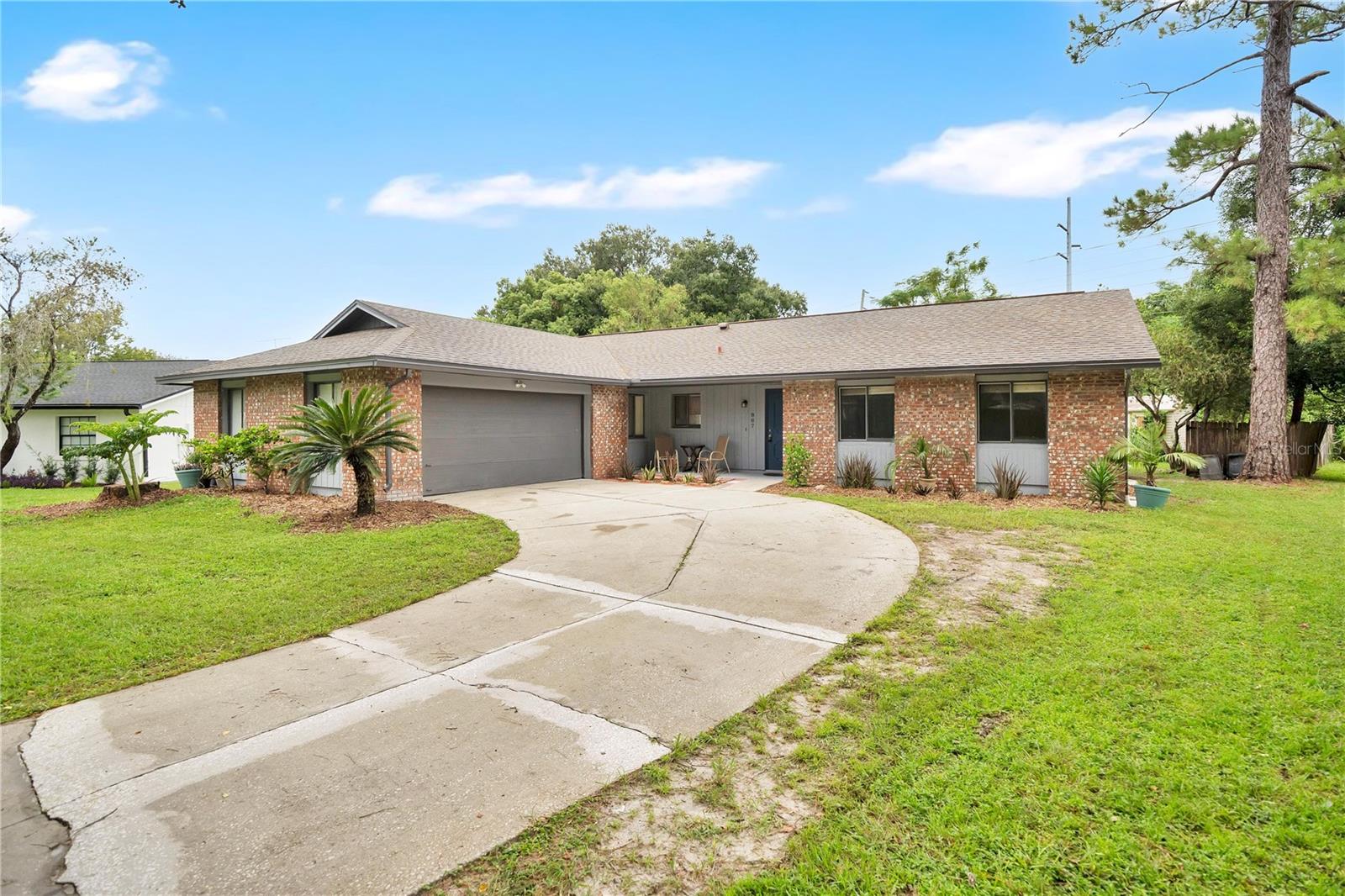 867 BENCHWOOD DRIVE