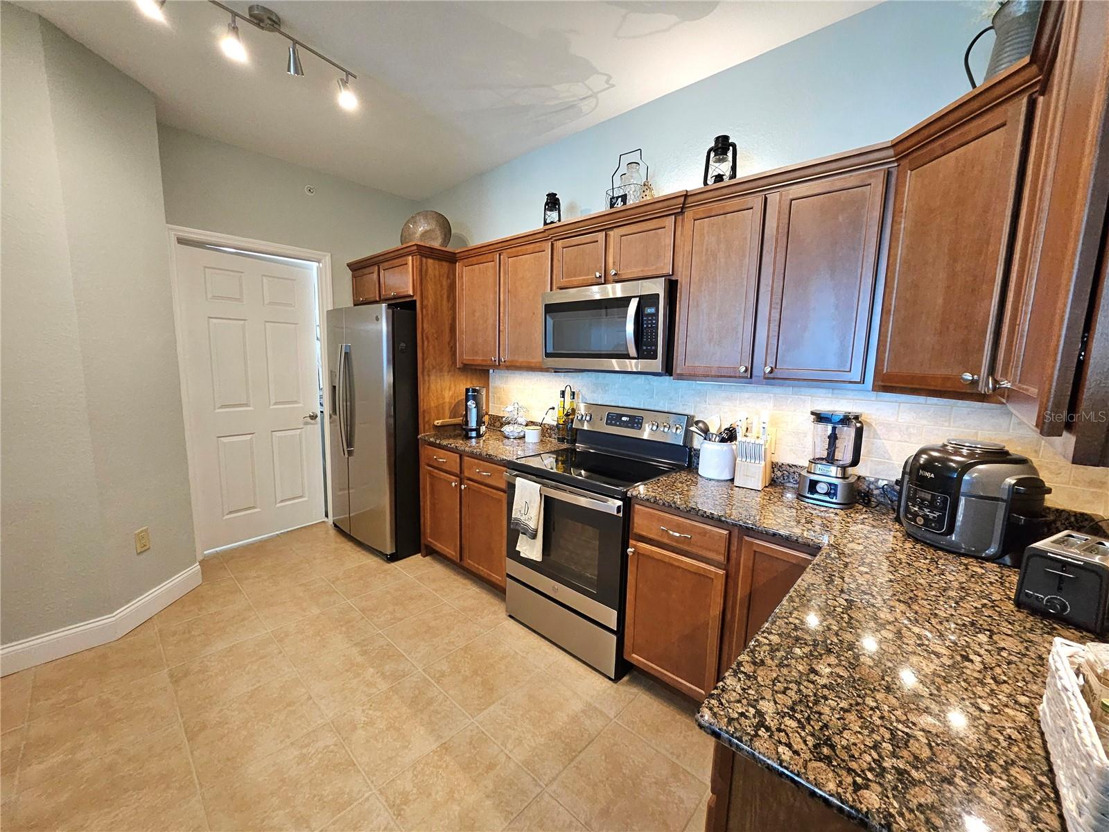 HALIFAX LANDING - Residential