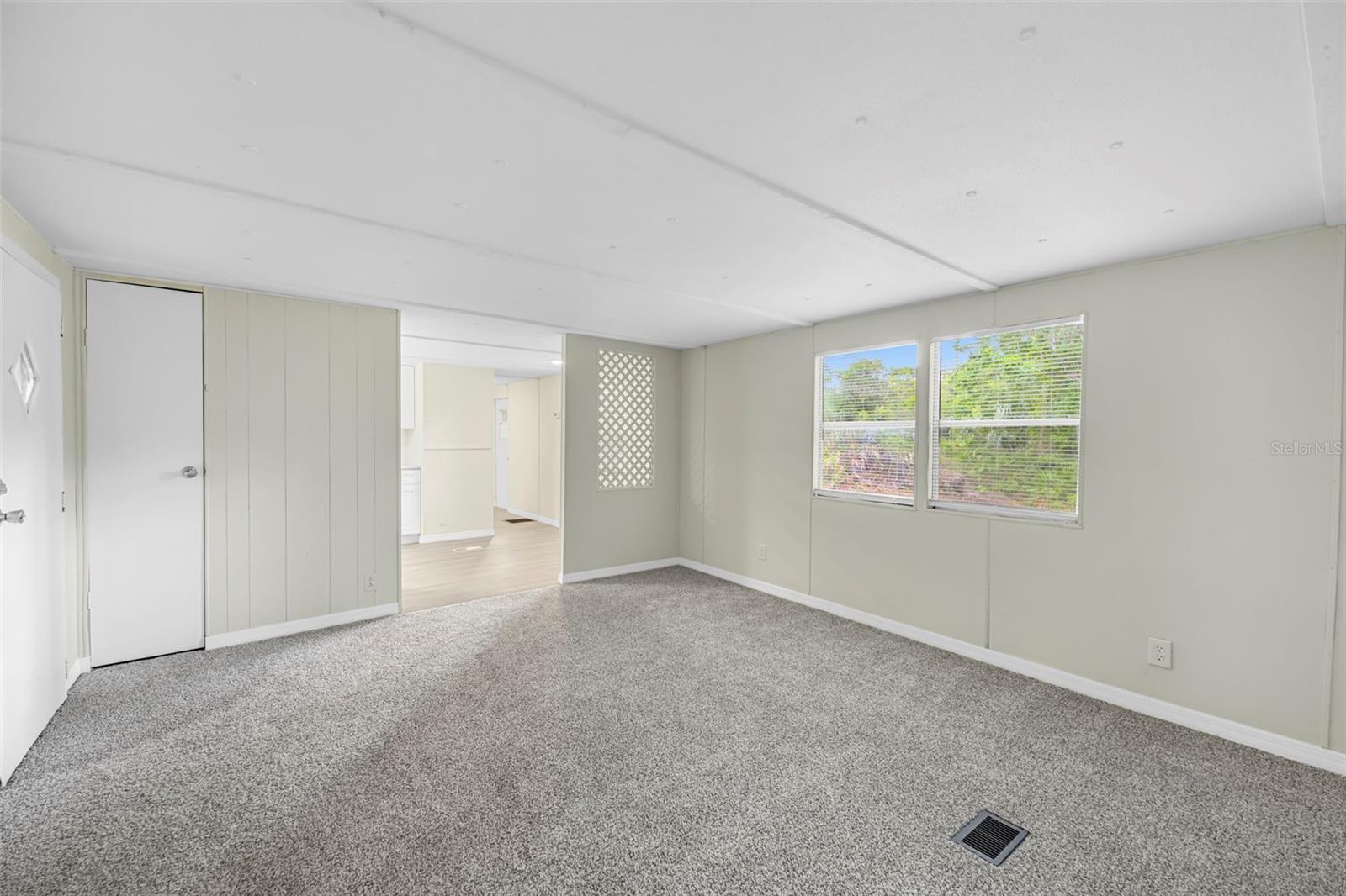 HOLIDAY ACRES UNIT 01 - Residential