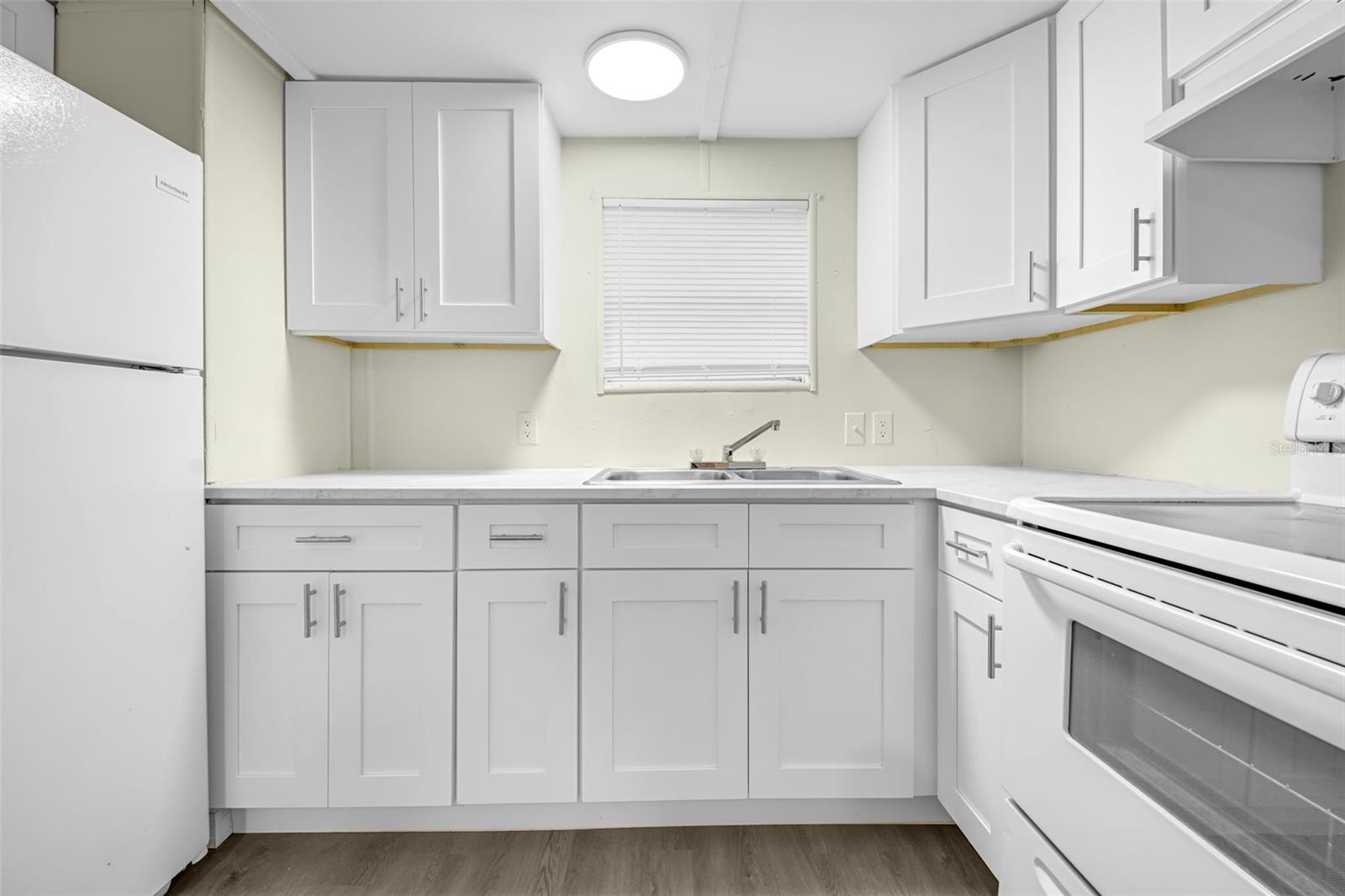 HOLIDAY ACRES UNIT 01 - Residential