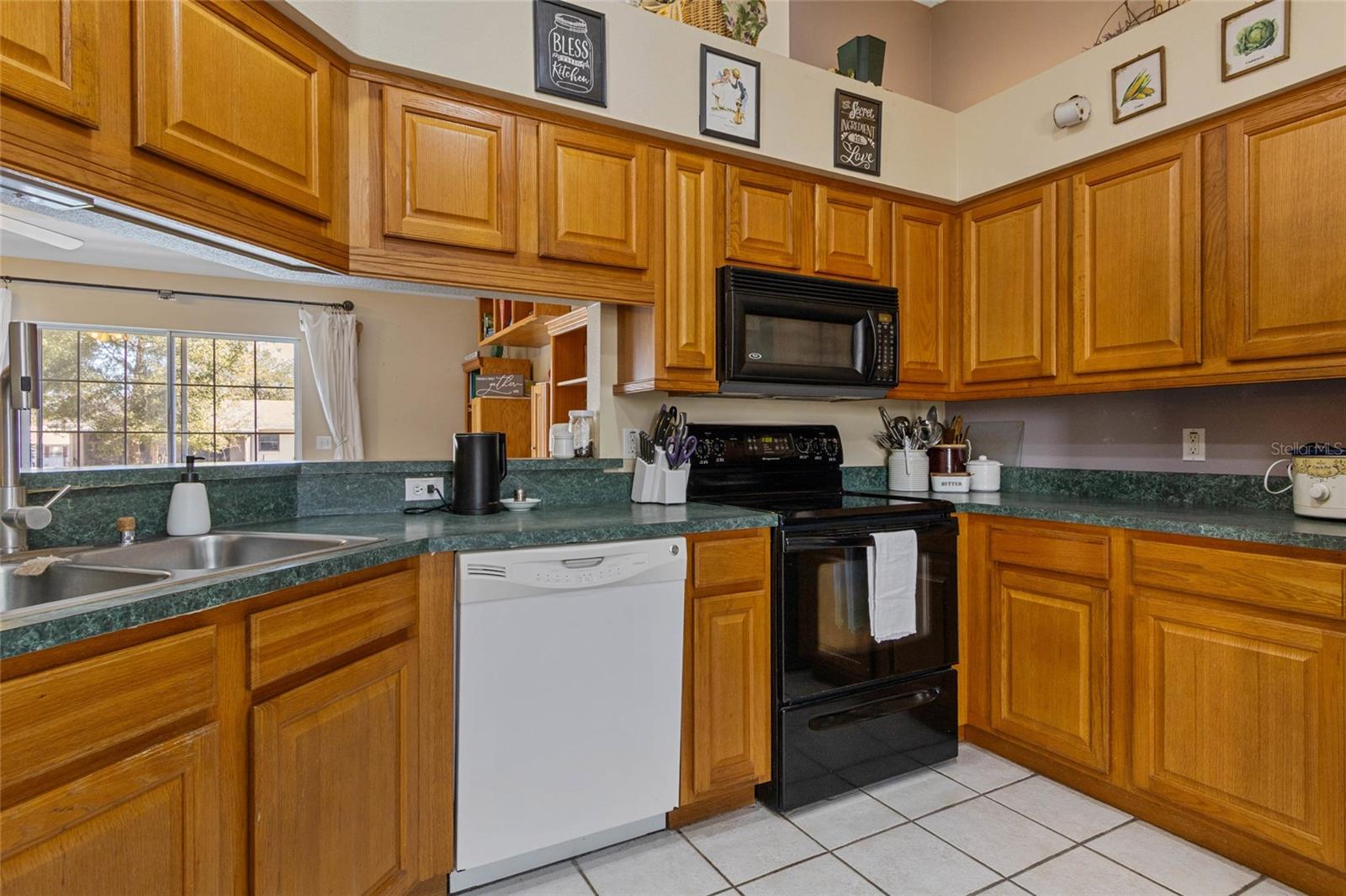 LAKE WEIR GARDENS - Residential