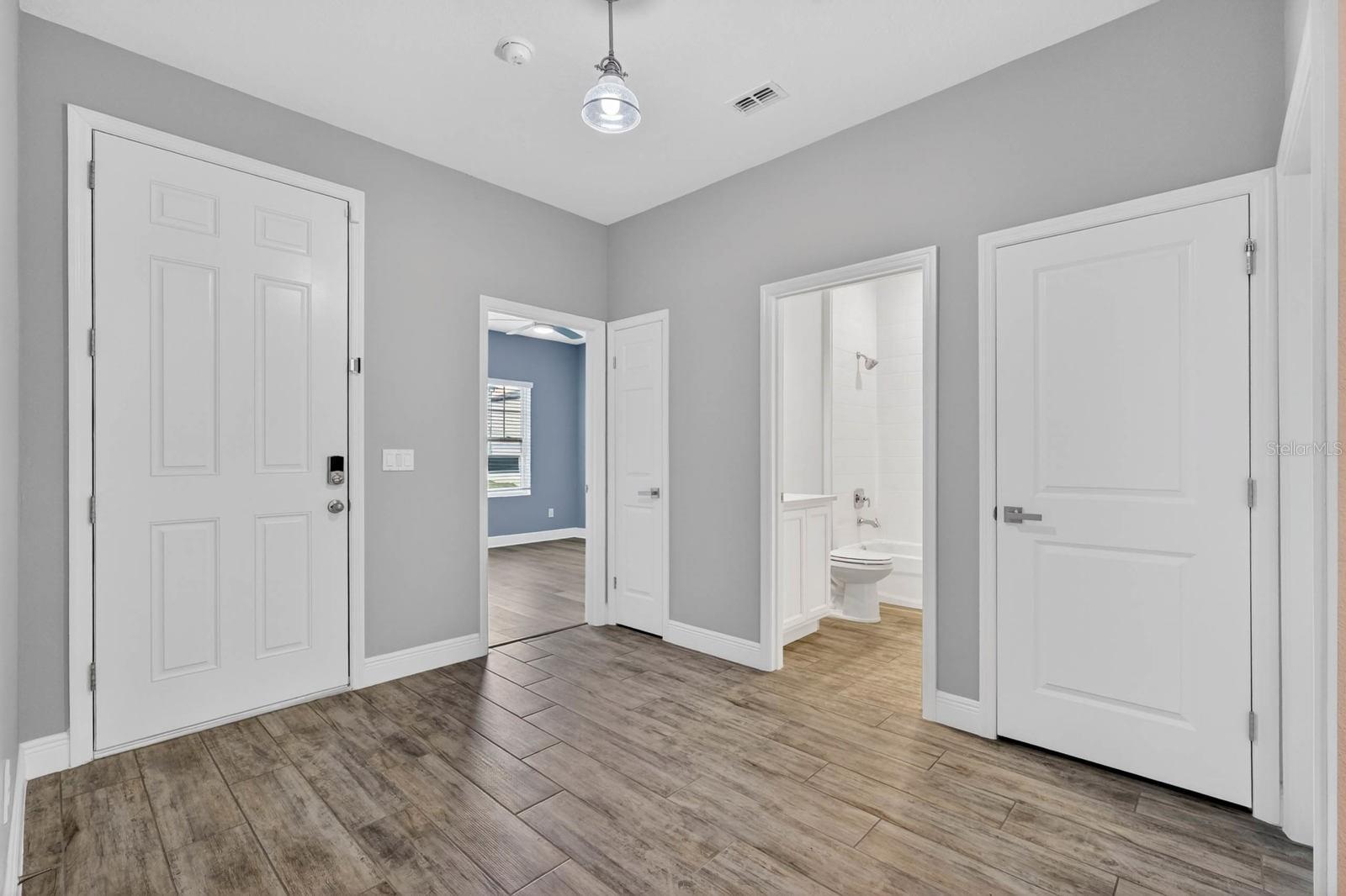 HAMPTON OAKS - Residential