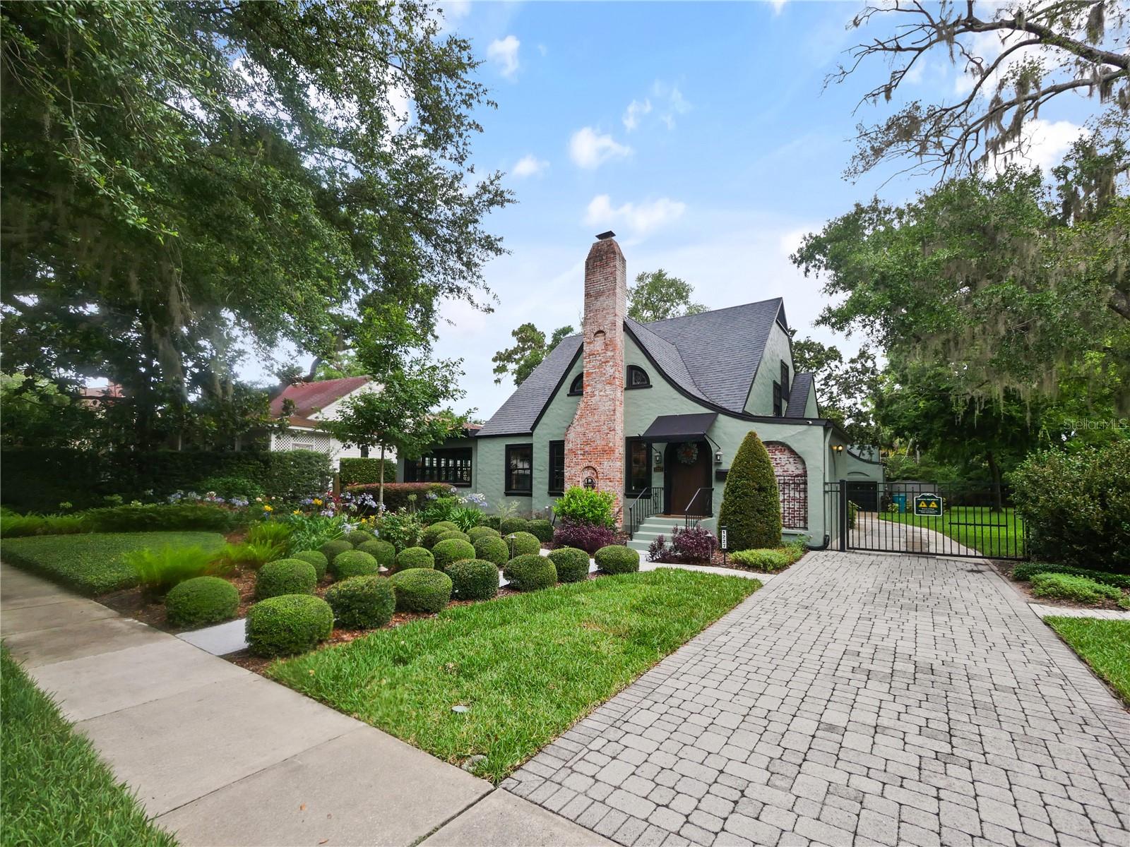 1227 GOLDEN LANE
