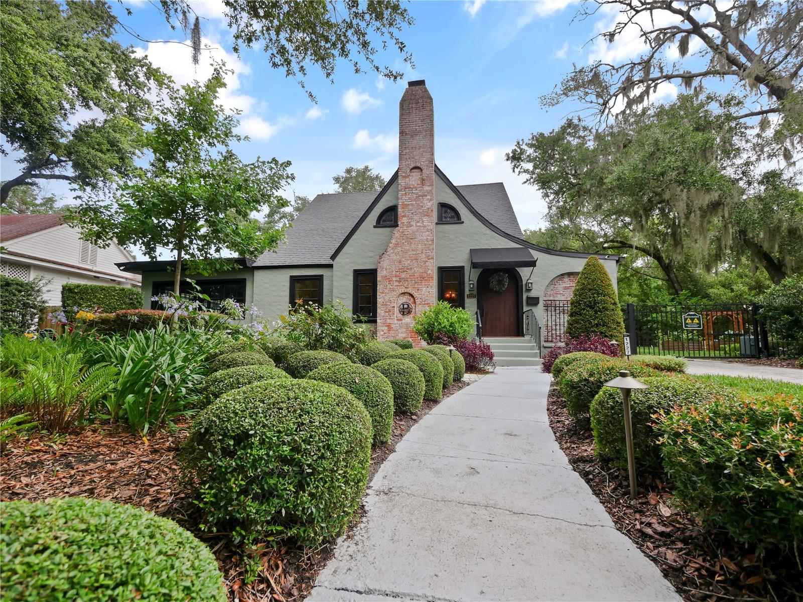 1227 GOLDEN LANE