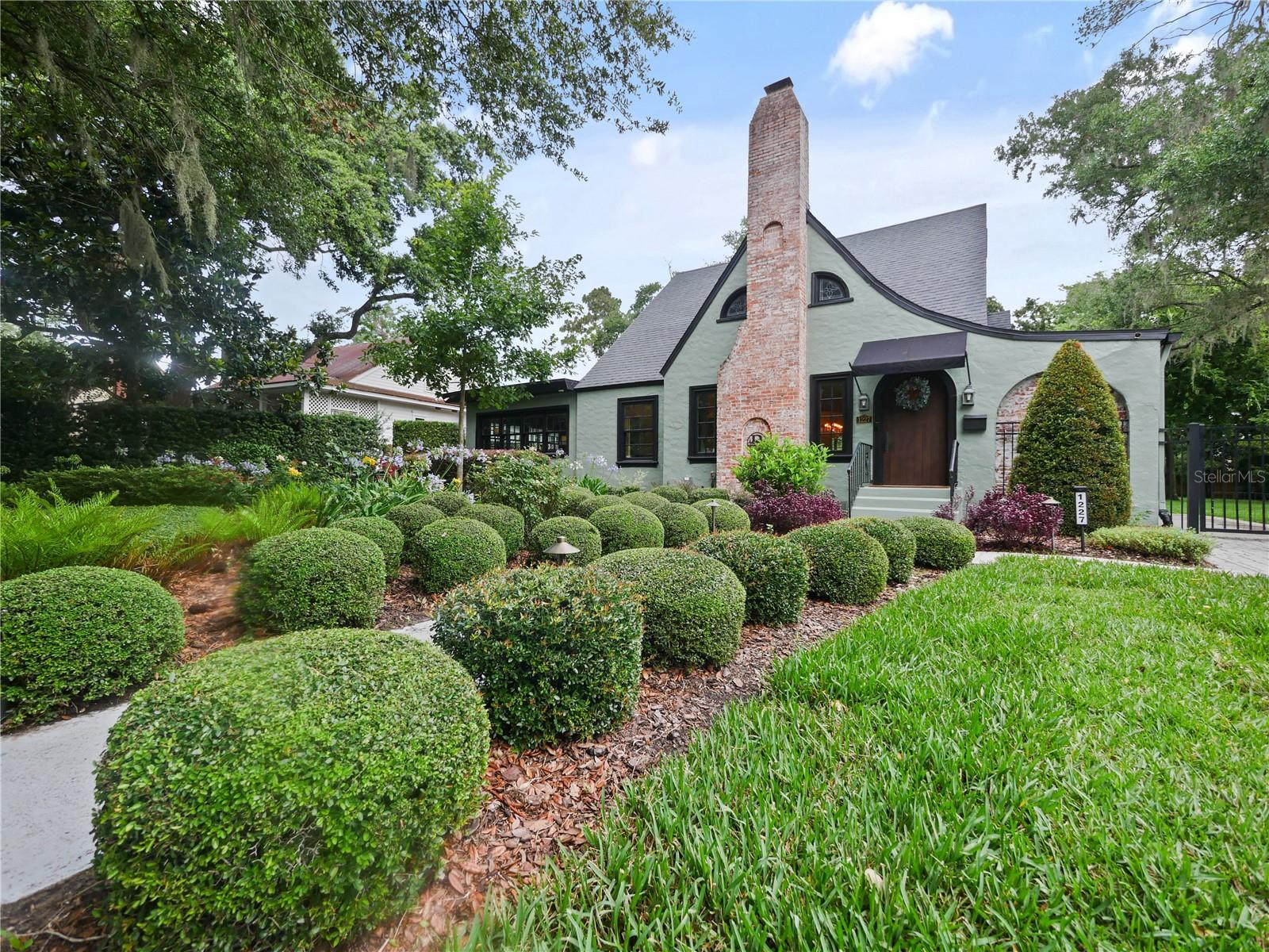 1227 GOLDEN LANE