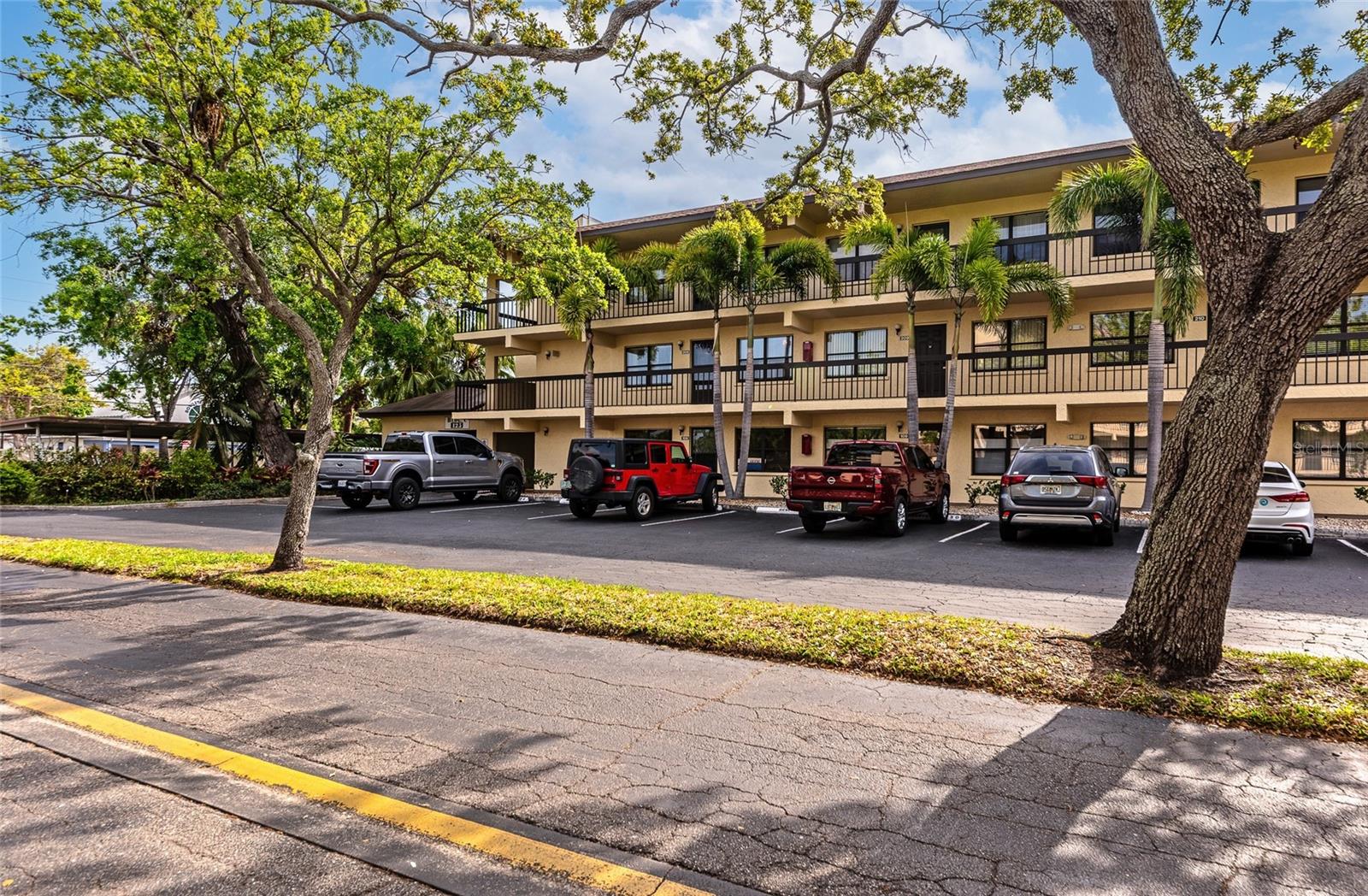 425 30TH AVENUE W C208