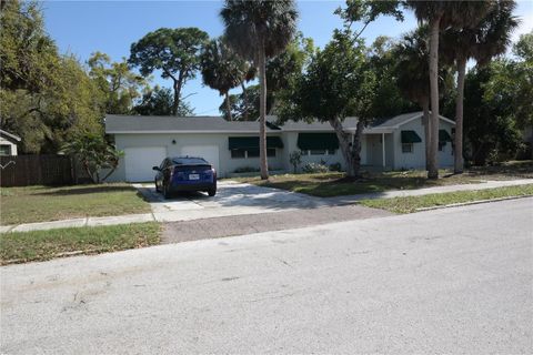 Photo of 800 E Harbor Drive S, St Petersburg, FL 33705 (MLS # TB8487211)