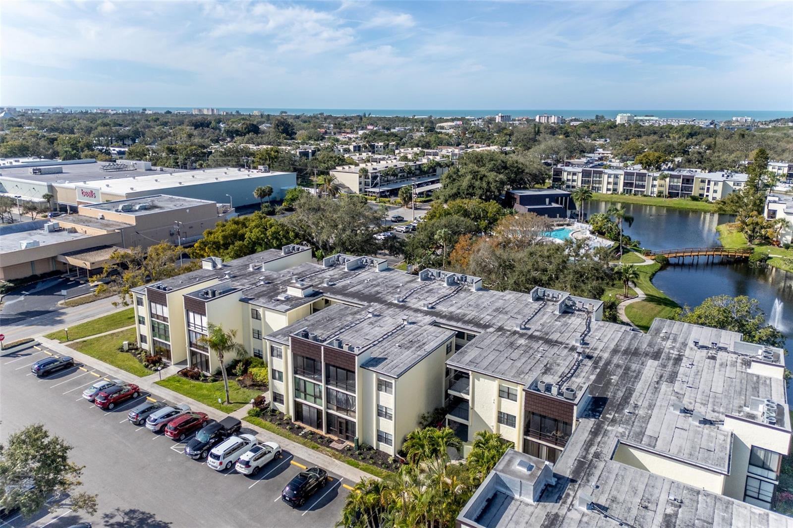 LAKEVIEW OF LARGO - Residential