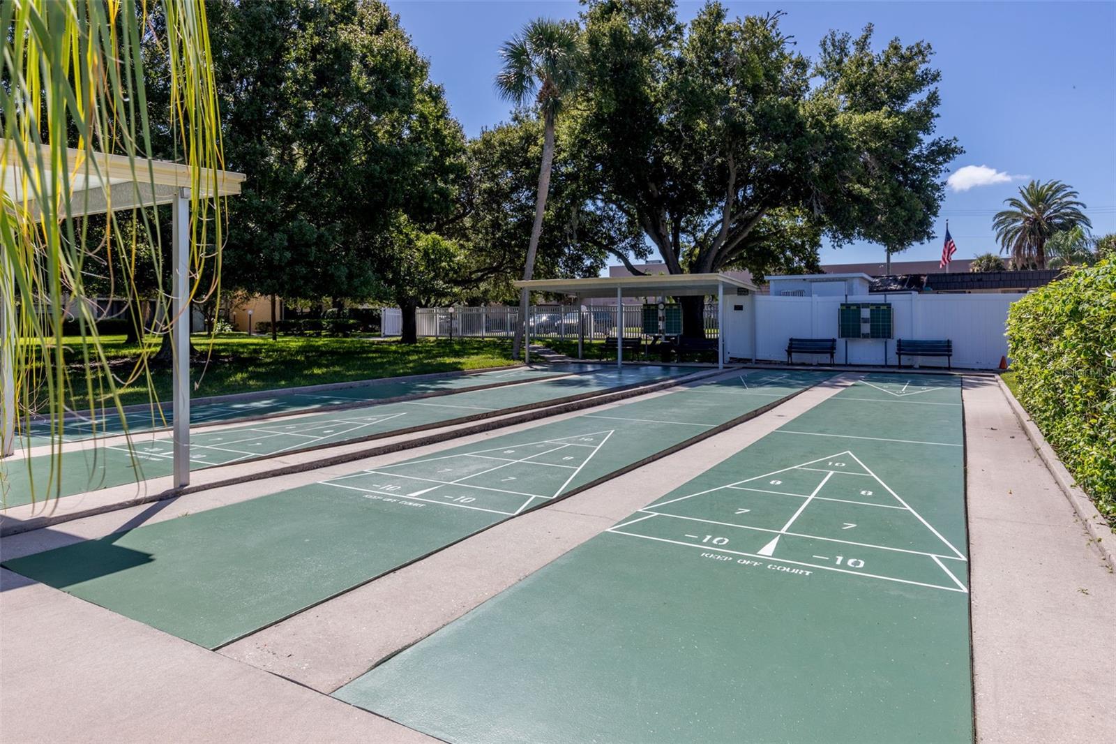 LAKEVIEW OF LARGO - Residential