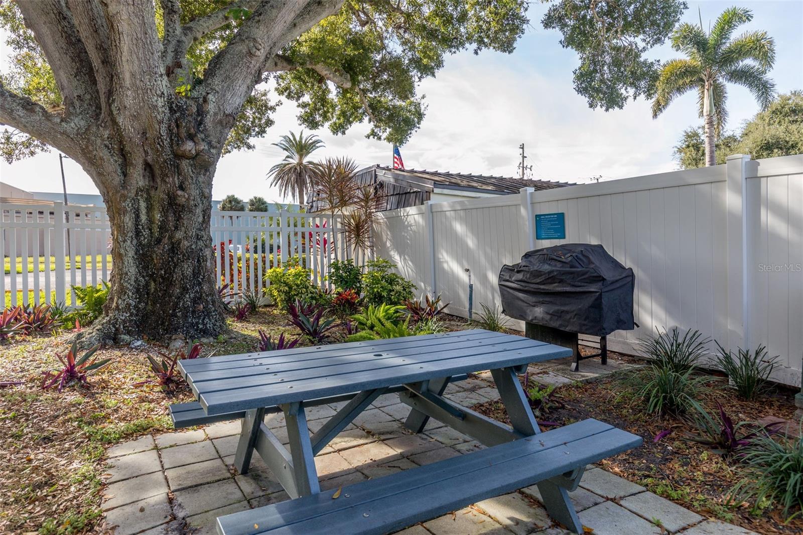 LAKEVIEW OF LARGO - Residential