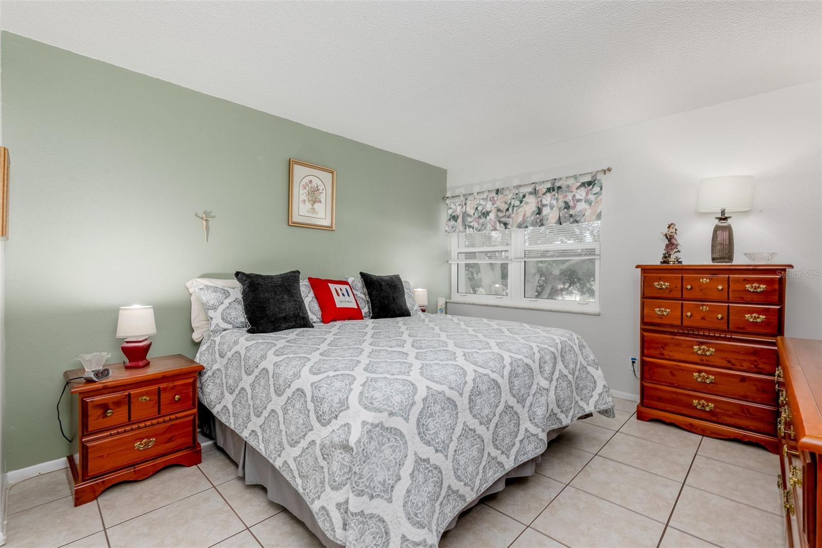 LAKEVIEW OF LARGO - Residential