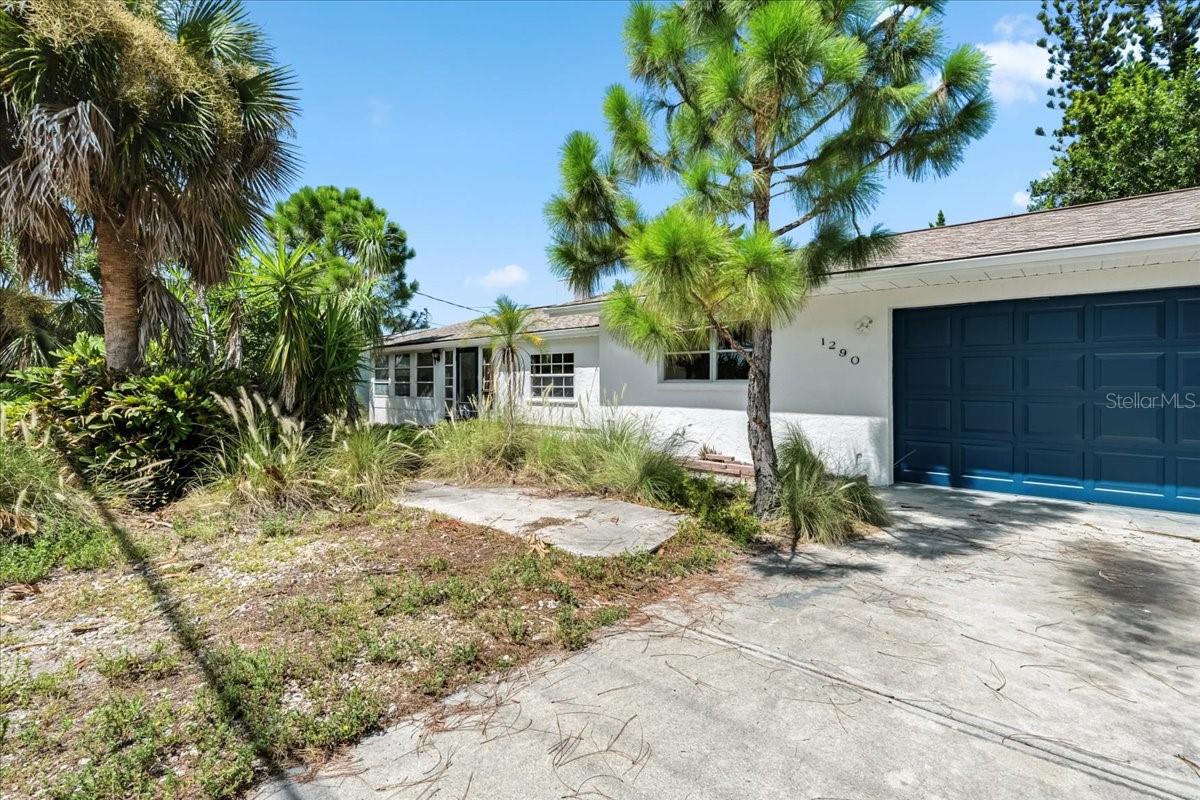 1290 OXFORD DRIVE