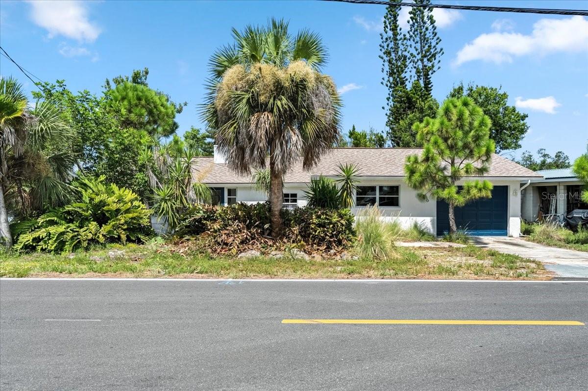1290 OXFORD DRIVE