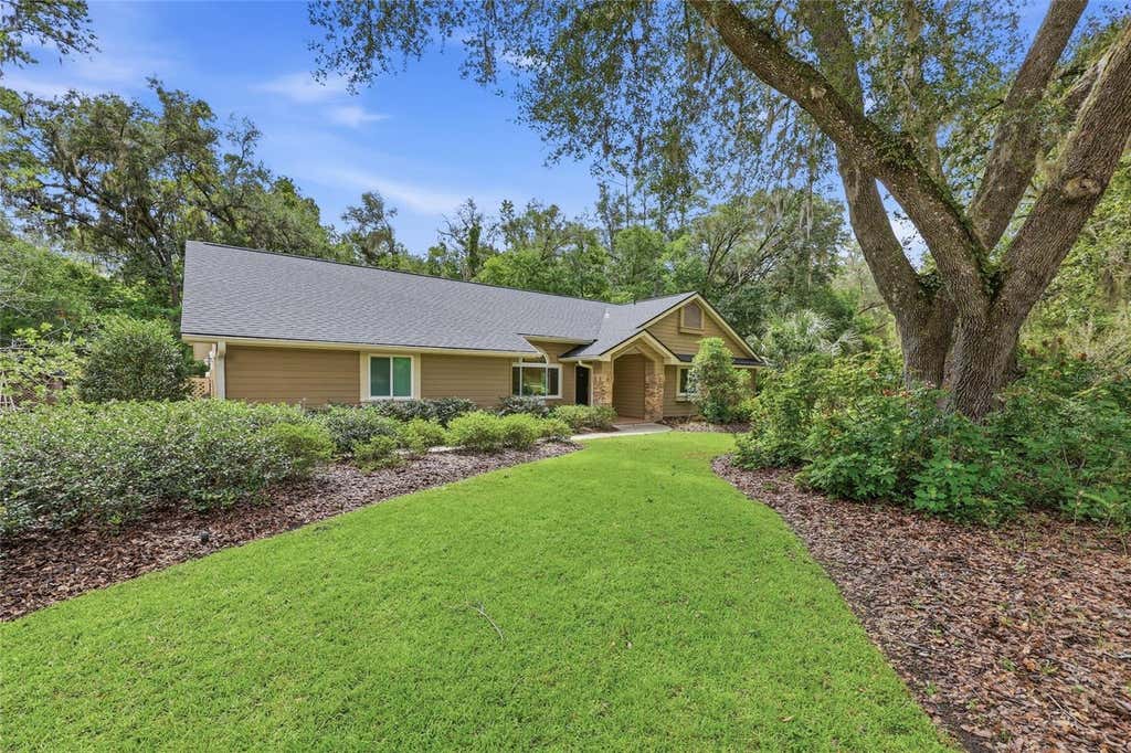 Photo of 1219 SW 101st Street, Gainesville, FL 32607 (MLS # GC541962)