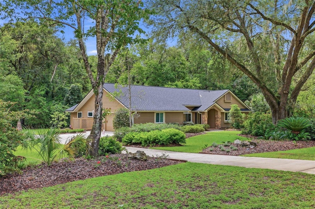 Photo of 1219 SW 101st Street, Gainesville, FL 32607 (MLS # GC541962)