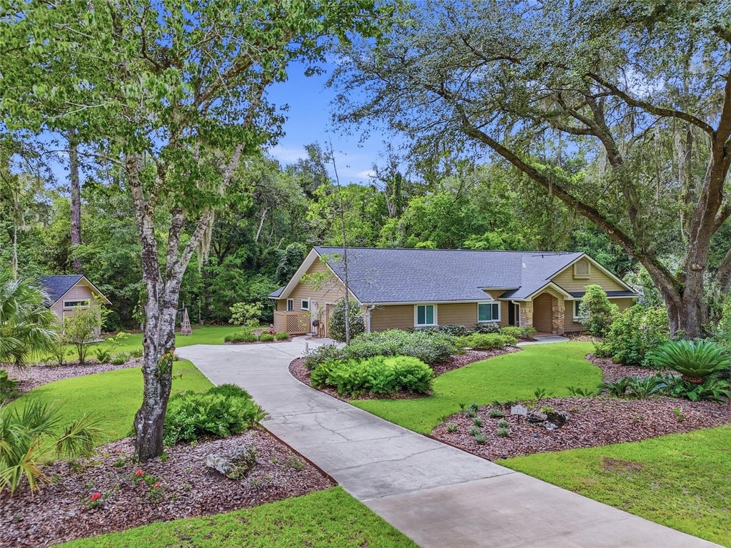 Photo of 1219 SW 101st Street, Gainesville, FL 32607 (MLS # GC541962)