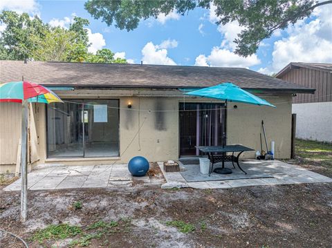 A home in LAKELAND