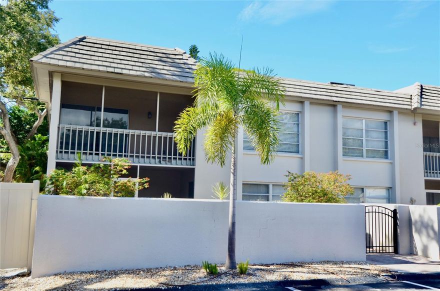 One step away from Siesta Key, Sarasota Memorial and Hillview. West of the trail. Beautiful condo in Oasis on Osprey. Enjoy the community pool before you head to the beach.2 bedrooms, 2 bathrooms. large living area. Screened lanai. All tiled for easy maintenance. Granite countertop in kitchen. AC 2020.