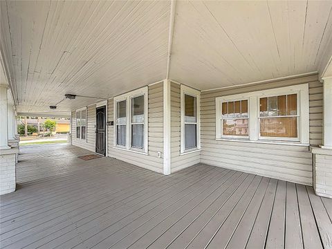 Tiny photo for 311 S Central Avenue, Umatilla, FL 32784 (MLS # O6395427)