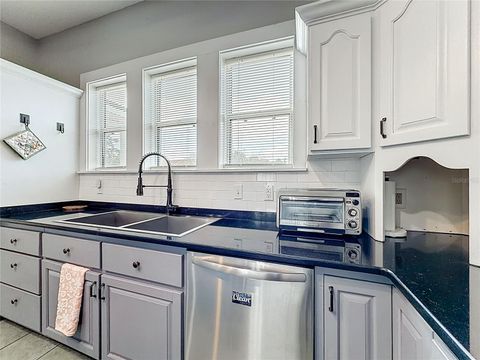 Tiny photo for 311 S Central Avenue, Umatilla, FL 32784 (MLS # O6395427)