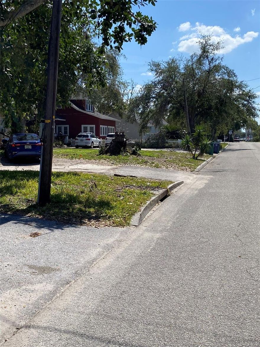 RARE Duplex Lot in downtown Palmetto, FL. Build your Generational 2 family home or live in one home and have rental income from the second home. Palmetto is located on the West Coast of Florida. Palmetto and Bradenton host multiple Festivals and Events centered on the Manatee River that separates them. Boat Races/Farmers Markets/ Food and Music Festivals are just the start of living in this riverside town. New Beach Ferry Service from the Bradenton Riverwalk makes the visit to the sugar sand beaches of Anna Maria Island a short trip down the river,