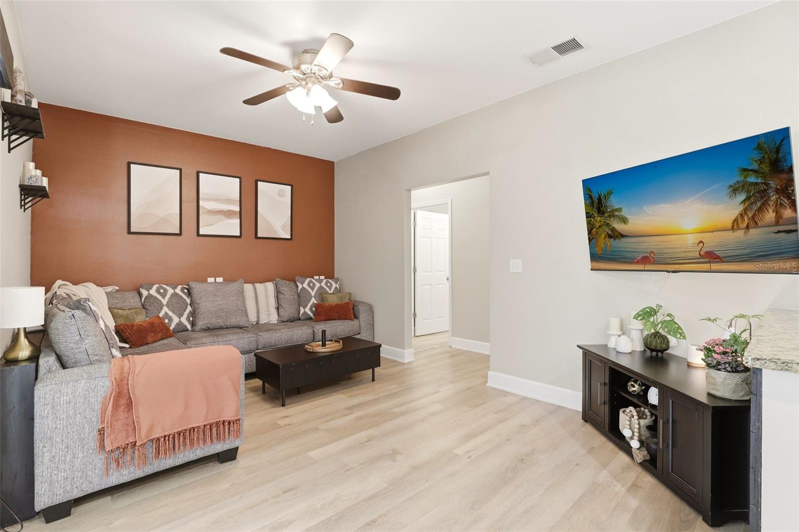 MOUNT PLYMOUTH - Residential