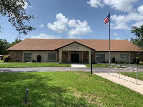 A home in LAKE WALES