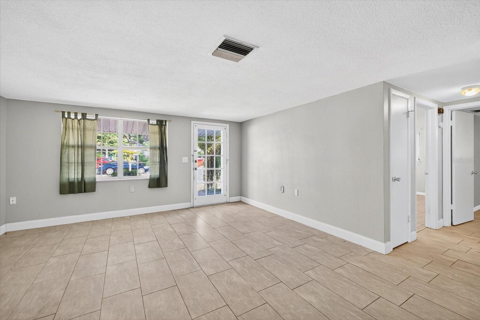 FOREST HILLS - Residential