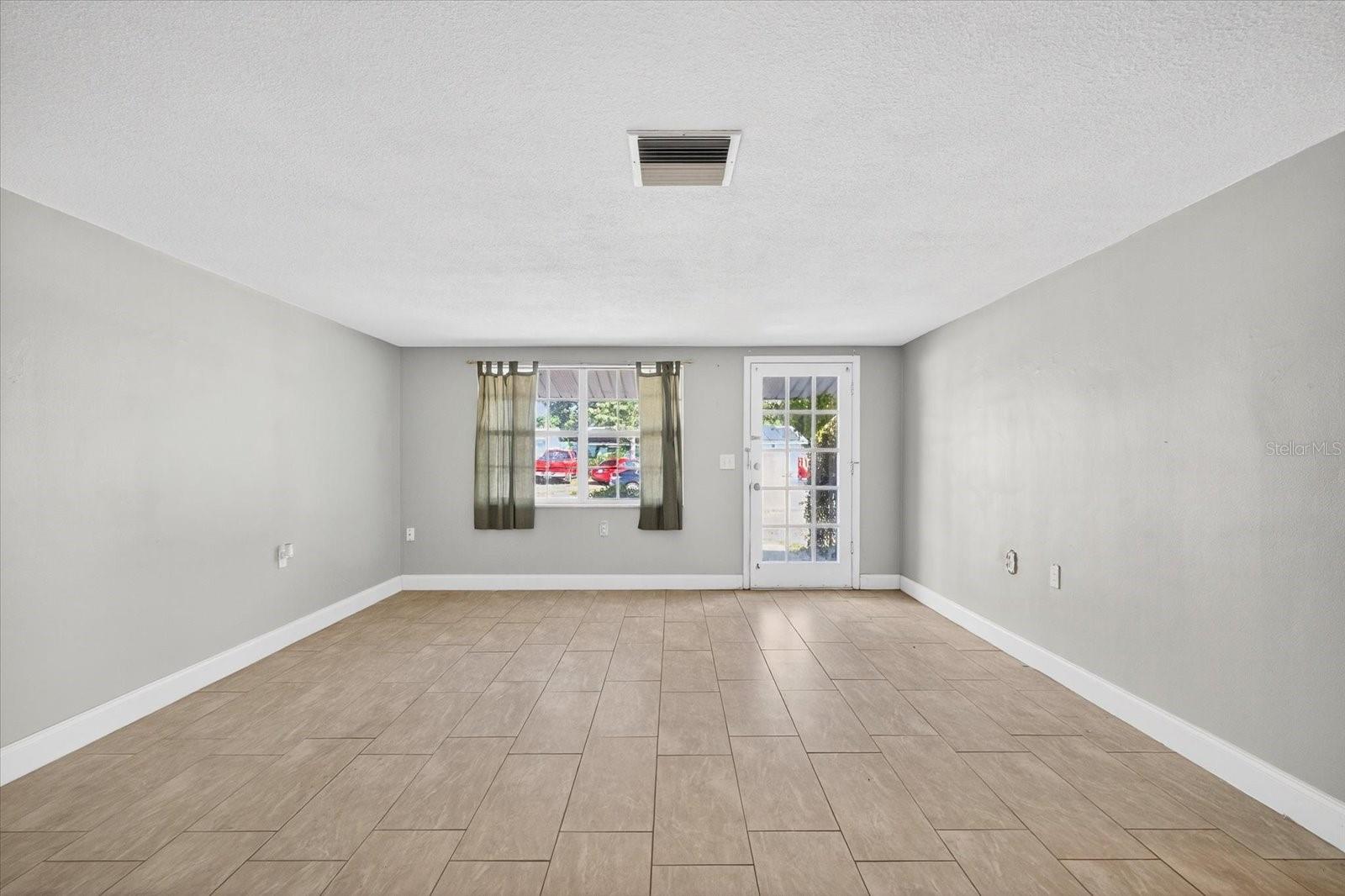 5352 MOSAIC DRIVE