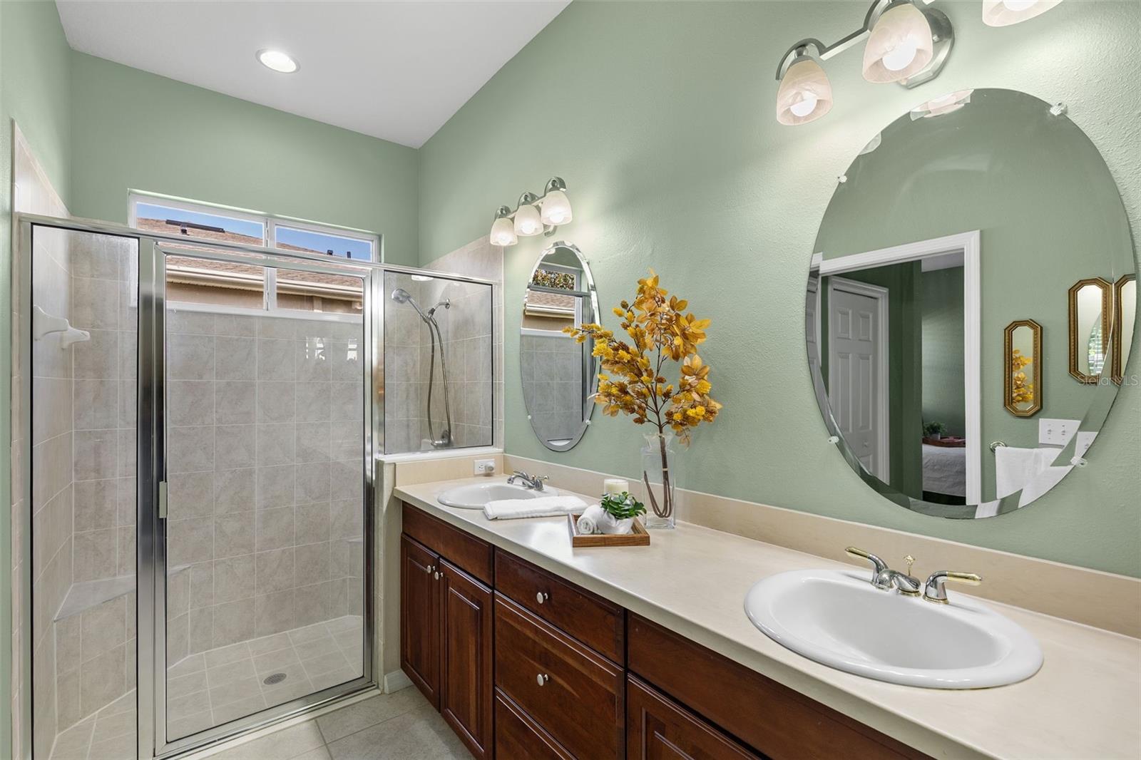 KINGS POINT - Residential