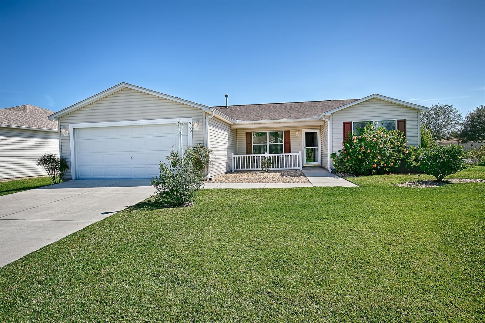 RENT BEFORE YOU BUY!!! Three bedroom two bathroom Ranch Home in The Villages, Fl. Ready to rent and pet friendly as well. King size bed in the master bedroom, queen size bed and twins size beds in the other two bedrooms. George Foreman Grill, tile throughout living area but carpet in the master bedroom and other two bedroom, nice open kitchen to the dining room and living room areas to be able to be apart of it all. Really comfortable furniture to lounge and relax after a day of enjoying The Village lifestyle. Enclosed lanai with a table and chairs for your enjoyment either day or night. In The Village of Lynnhaven, close to Lake Sumter Landing to be able to enjoy shopping, dining and the nightly live entertainment.
July-October: $ 2325/month | November: $3300 | December: $3410 (all plus taxes & fees) PLEASE CALL FOR PEAK SEASON(JAN-MAR) & WEEKLY RATES
