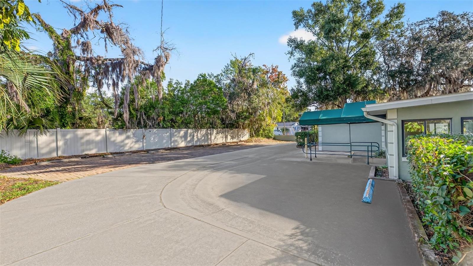 EUSTIS BISHOPS SUB - Commercial Sale