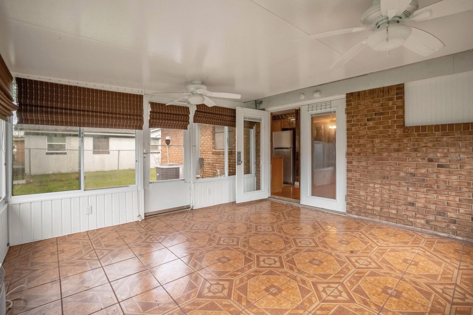 ACADEMY MANOR UNIT 01 - Residential