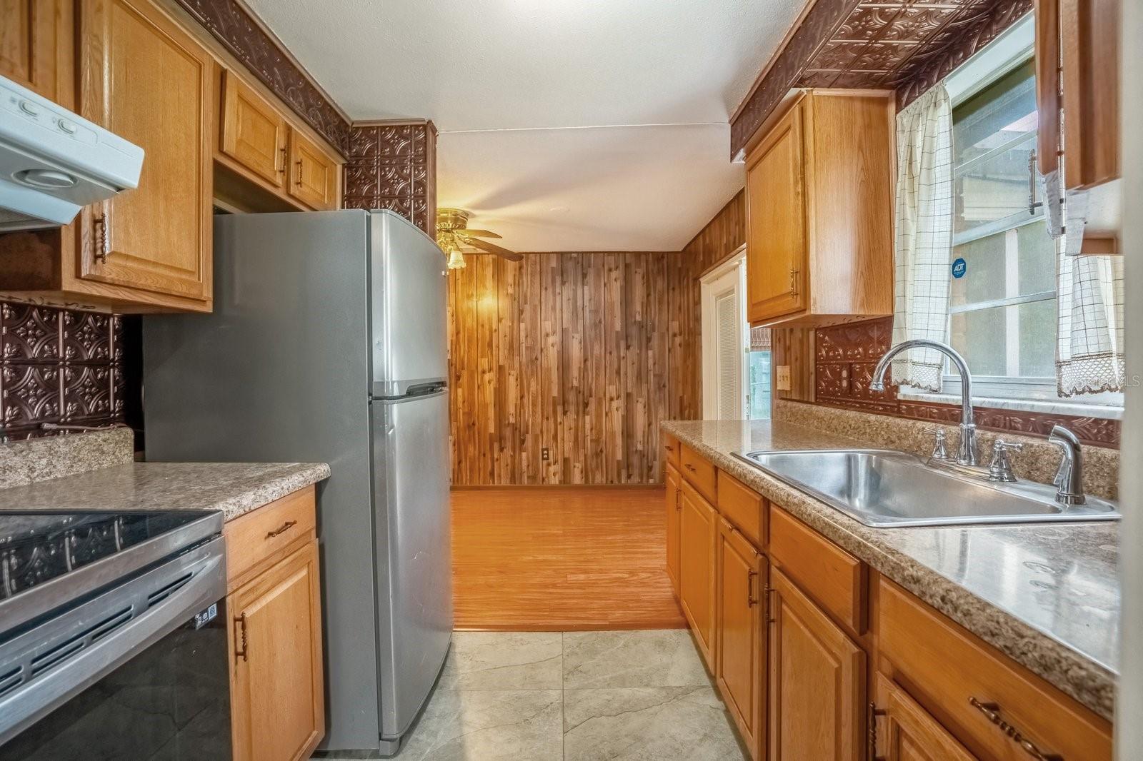 ACADEMY MANOR UNIT 01 - Residential