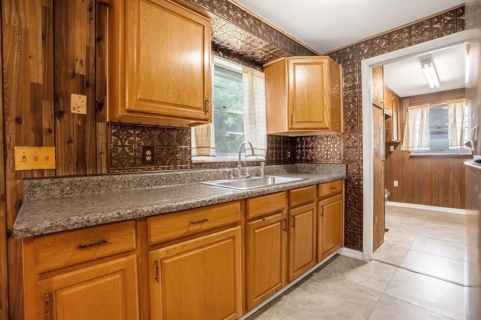 ACADEMY MANOR UNIT 01 - Residential