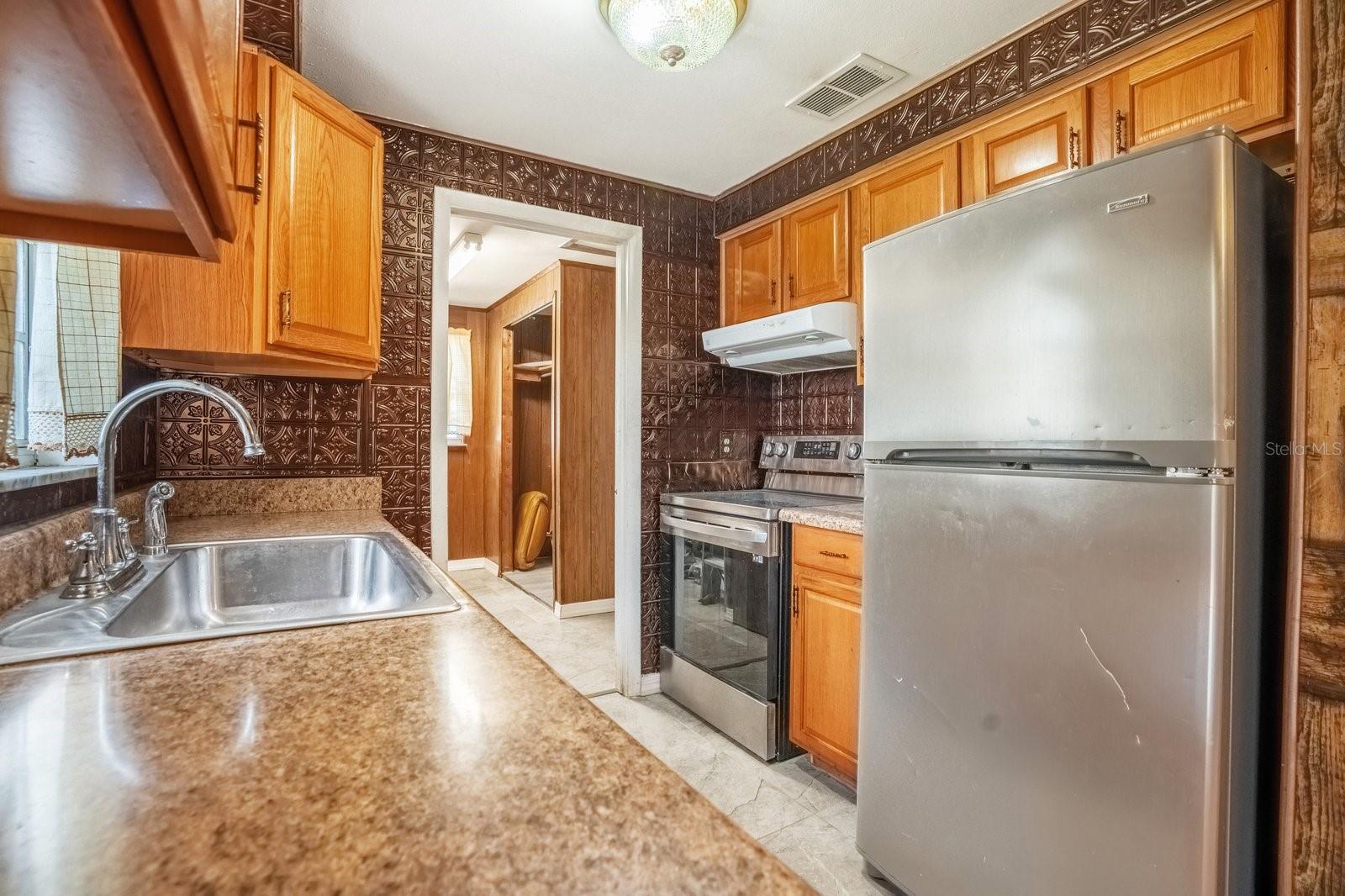 ACADEMY MANOR UNIT 01 - Residential