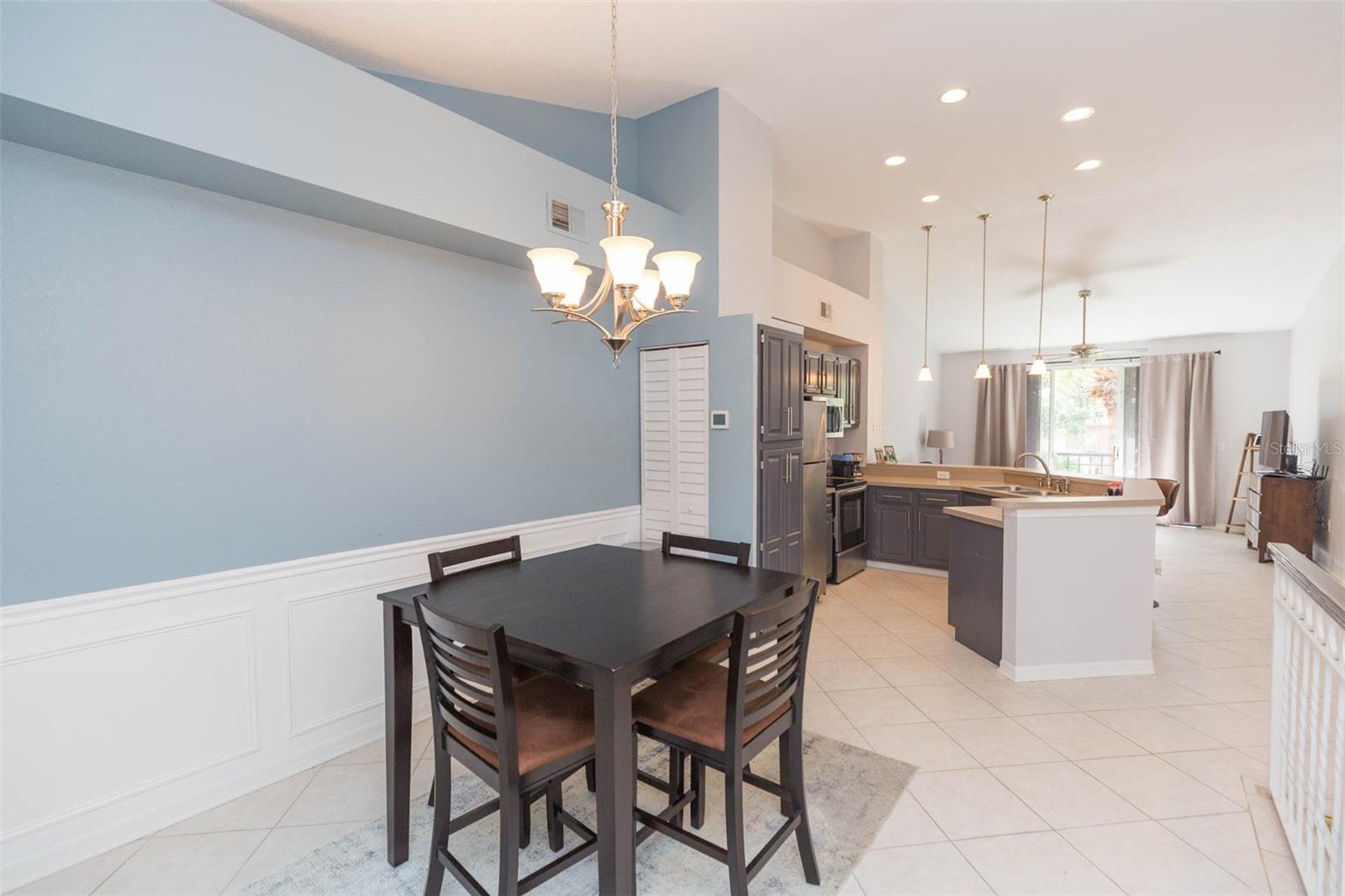 ISLAND WALK A CONDO - Residential Lease